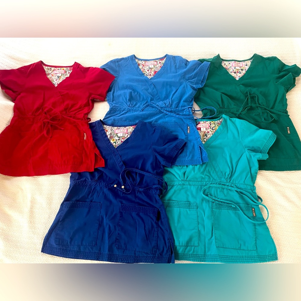 Koi 5 Medical Scrub Women Tops Size Small on sale. 👚